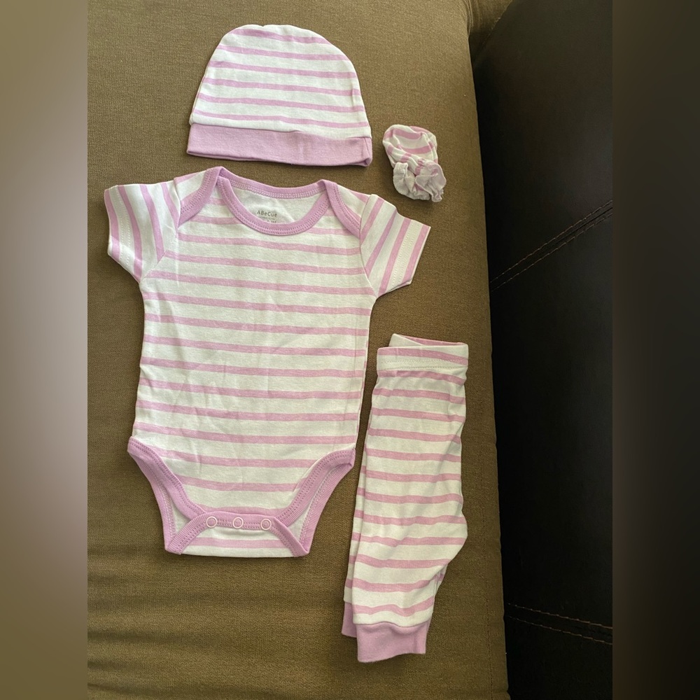 O to 3 month girl onesie set.